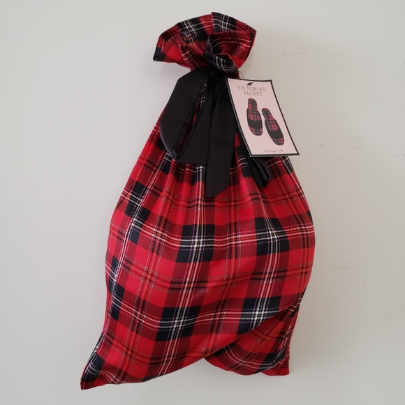 VICTORIA'S Secret Red Plaid Slipper Set NWT - Picture 11 of 13